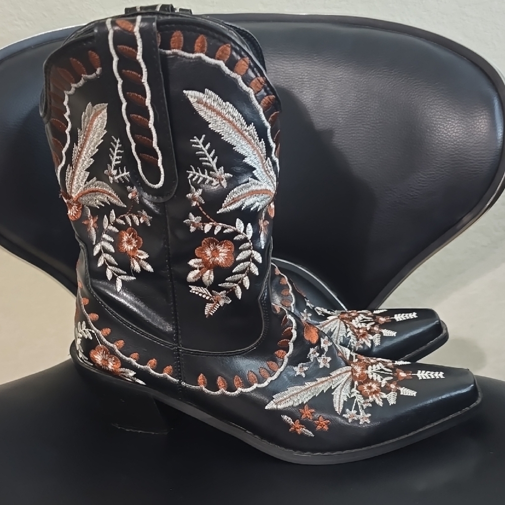 Embroidered Black Western Boots